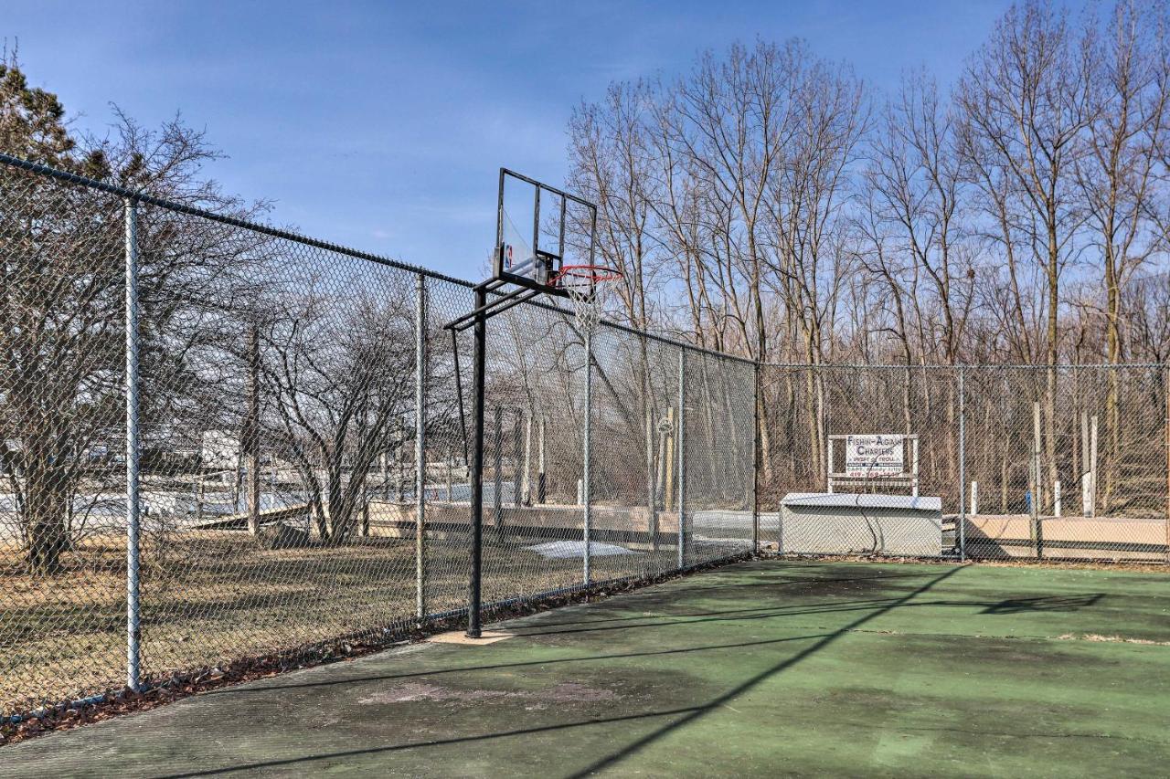 Condo With Balcony, Dock And Access To Lake Erie Sand Beach エクステリア 写真